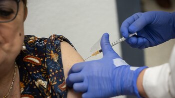 La campaña de vacunación en la C. de Madrid arrancará en octubre e incluirá la protección frente al neumococo en mayores