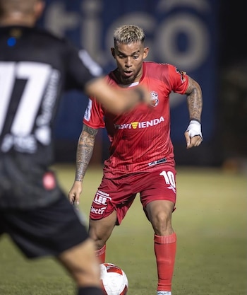 Darwin Pinzón, del San Francisco FC, tenía según las autoridades una orden pendiente de captura. Tomada de Instagram