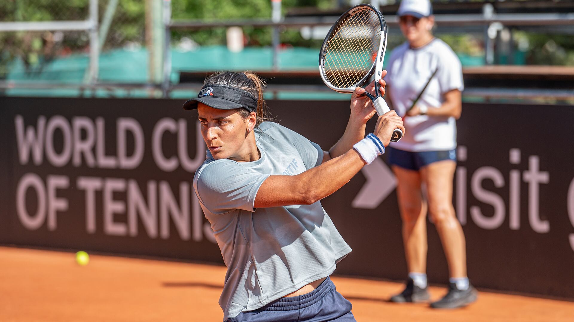 Las jugadoras argentinas iniciaron los entrenamientos en el Córdoba Lawn Tenis Club bajo la mirada de la capitana Mercedes Paz, en la antesala de los play-offs de la Billie Jean King Cup (Crédito: Prensa AAT/Florencia Agulló)