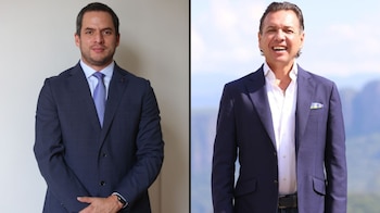 Rafael Orendain (izquierda) es funcionario