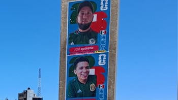 Colectivo interviene La Quebrada de Acapulco con fichas de desaparecidos en pleno Mundial 2026