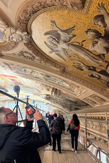 El arte secreto de Gustav Klimt: cómo son las visitas guiadas al techo del Burgtheater