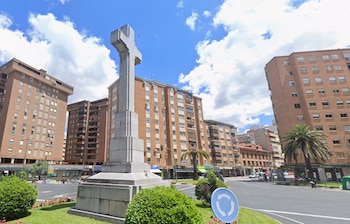 La Cruz de los Caídos de la Plaza de América, en Cáceres. (Google Maps)