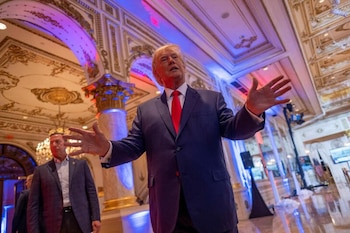 La ornamentación del inmueble incluye detalles en pan de oro, pisos de mármol y muebles antiguos. (REUTERS/Ricardo Arduengo)