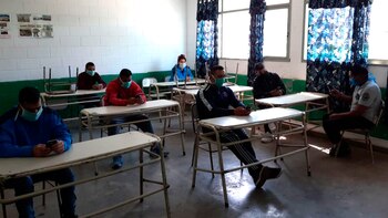 Detenidos en un aula de