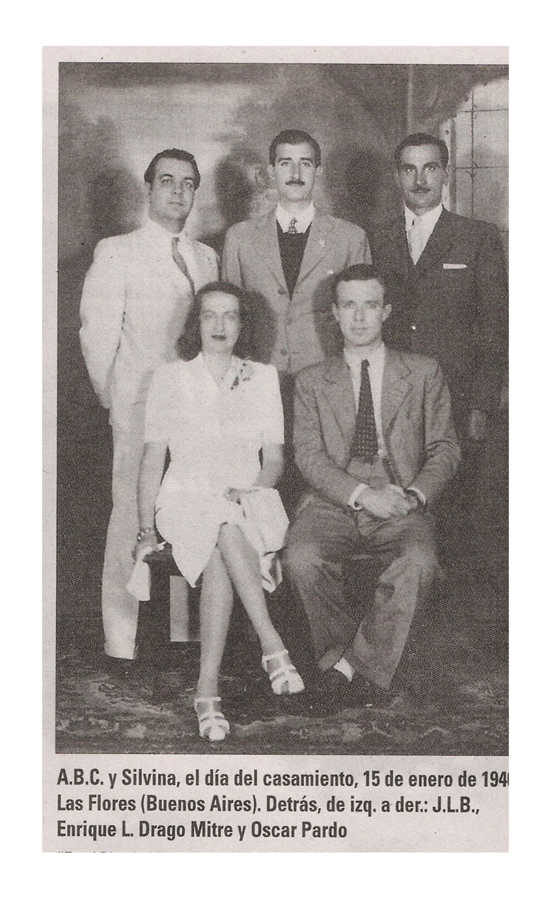 El casamiento de Silvina Ocampo y Adolfo Bioy Casares cubierto por los medios. Arriba, a la izquierda, Jorge Luis Borges posa como testigo de la unión de sus amigos