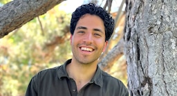 Empezó trabajando en McDonald’s y hoy busca dar la sorpresa en las elecciones de Colorado: quién es el abogado de Yale que sacude la política local