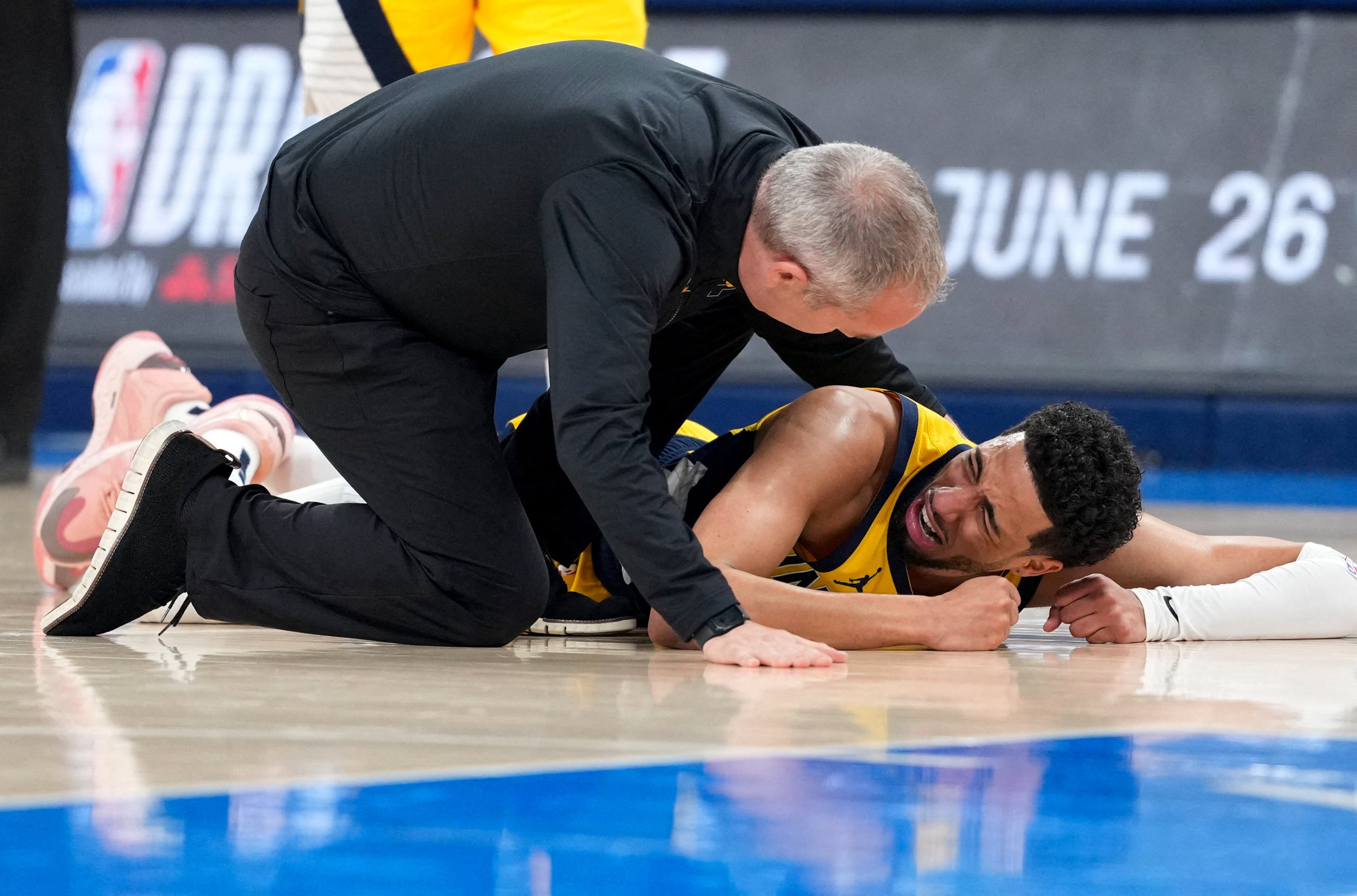 La rotura del tendón de Aquiles puede dejar a un deportista fuera de competencia durante meses y volvió al centro de la escena por la lesión de Tyrese Haliburton en las Finales de la NBA de 2025 (REUTERS)