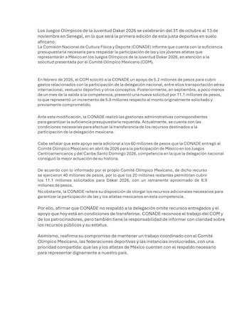 Un documento de texto en una página blanca con varios párrafos impresos en tinta negra sobre un fondo liso