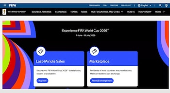 Captura de pantalla del sitio web de la Copa Mundial de la FIFA 2026™ con secciones de "Ventas de Última Hora" y "Marketplace" y patrones coloridos