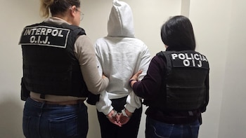 Detienen en Costa Rica a exreina de belleza vinculada con “Pecho de Rata” tras regresar de Suiza por el caso Riverside