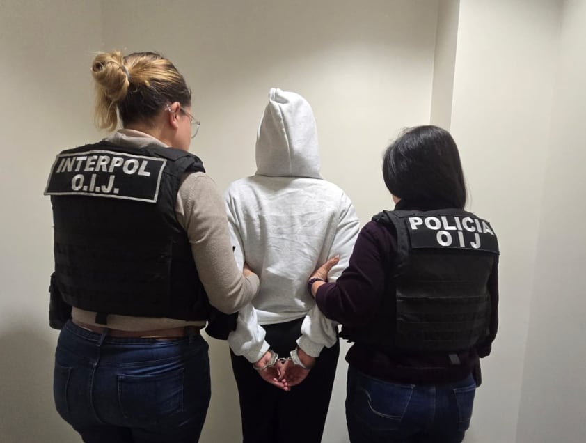 Detienen en Costa Rica a exreina de belleza vinculada con “Pecho de Rata” tras regresar de Suiza por el caso Riverside