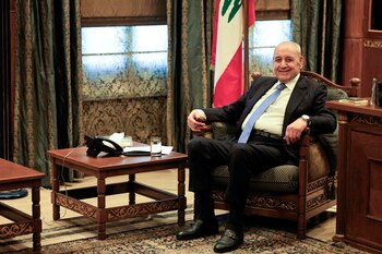 El presidente del Parlamento libanés, Nabih Berri, reacciona durante una reunión con el enviado especial de Estados Unidos, Amos Hochstein, en Beirut, Líbano, el 19 de noviembre de 2024. REUTERS/Thaier Al-Sudani