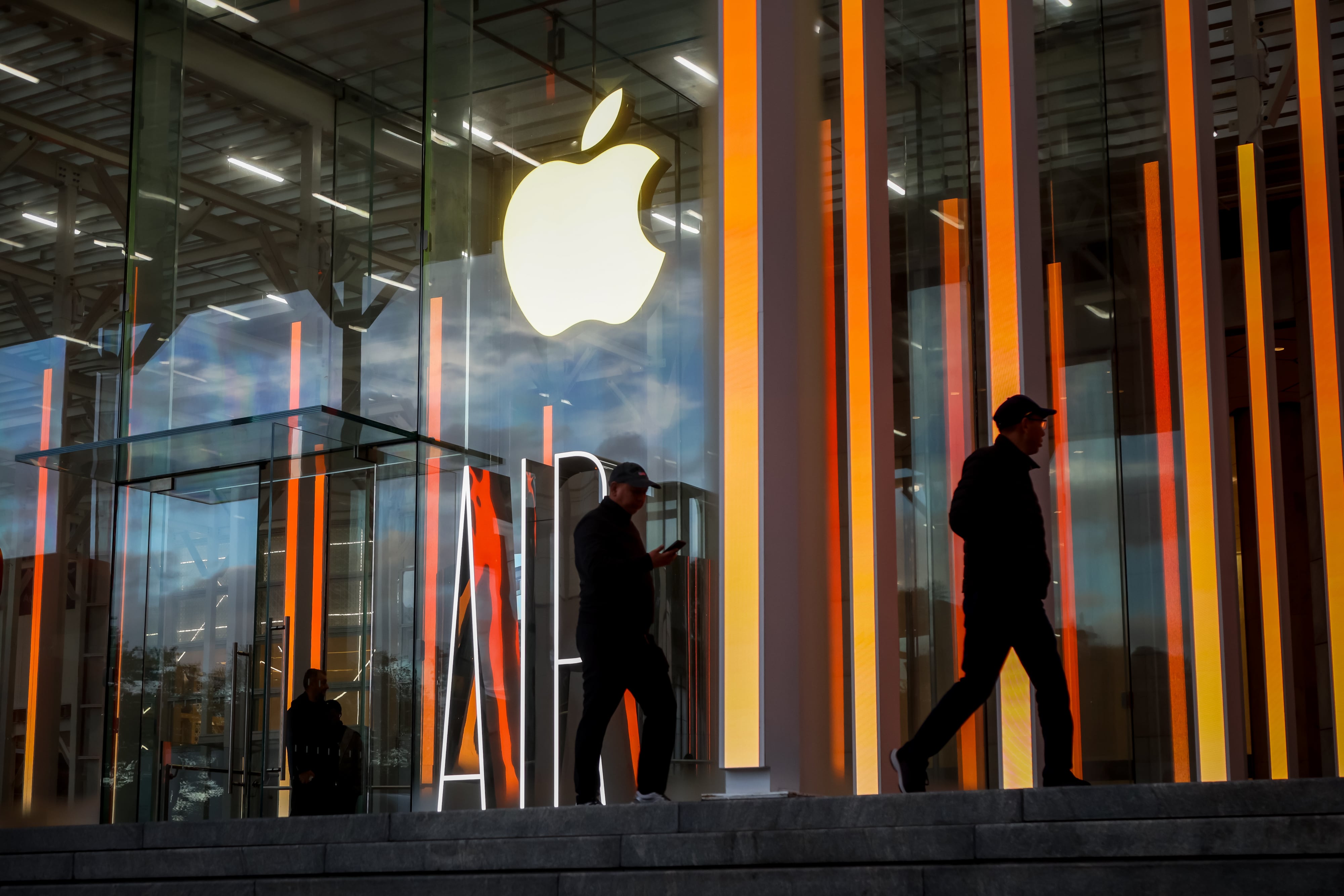 Apple rechazó la sentencia dictada en San Diego y confirmó que apelará el fallo tras considerarlo infundado.