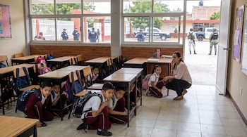 En octubre de 2019, maestros y directores de escuelas de educación básica de Culiacán ya planteaban la necesidad de realizar simulacros para preparar a alumnos y personal ante una balacera. (Crédito: imagen ilustrativa | Infobae México)
