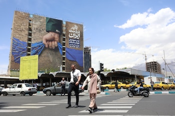 Las calles de Teherán reflejan la vida cotidiana de una población golpeada por la inflación, el desempleo y el deterioro del poder adquisitivo (EFE)
