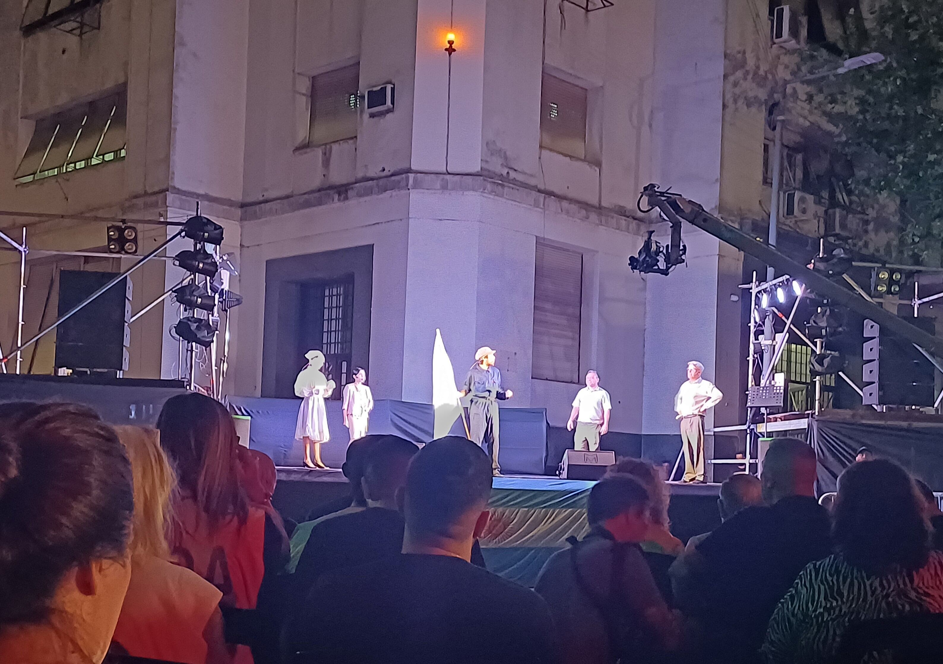 El acto abrió con actores recreando escenas del 17 de octubre 1945