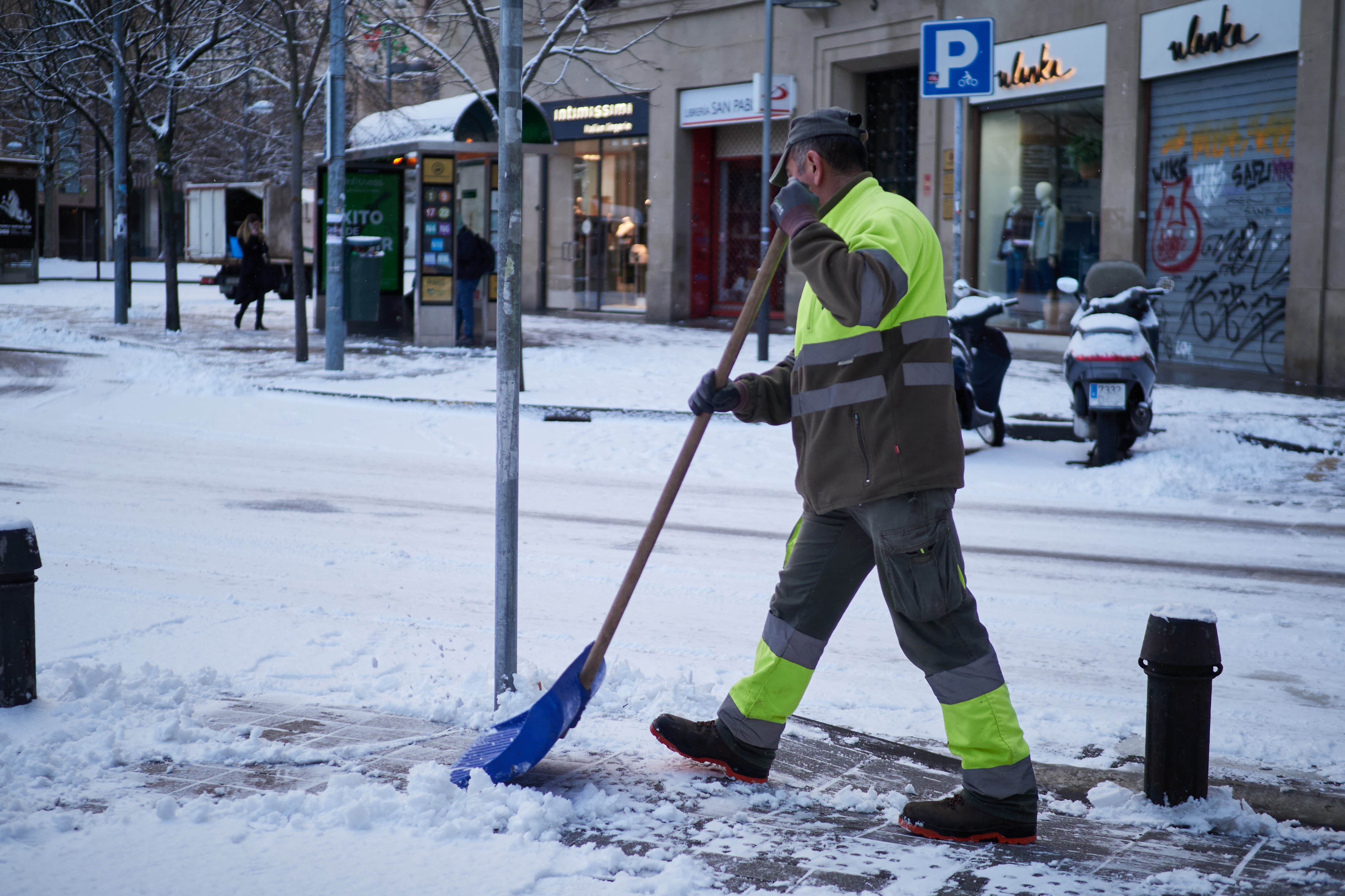 Qué derechos tienen los trabajadores cuando se activan alertas por nieve, viento y lluvias intensas