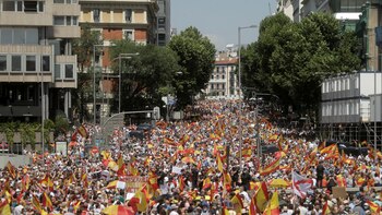 Miles de personas se manifiestan