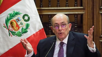 Venezuela afea a Perú que