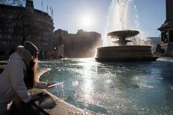 Fuente helada en Trafalgar Square,