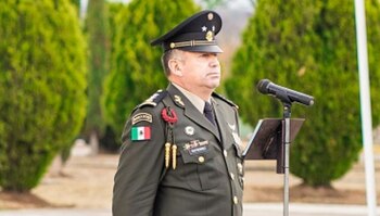 Fotografía tomada durante la toma de protesta del general Gutiérrez Martínez como comandante de la 44 Zona Militar, en Oaxaca. (Gobierno de Oaxaca)