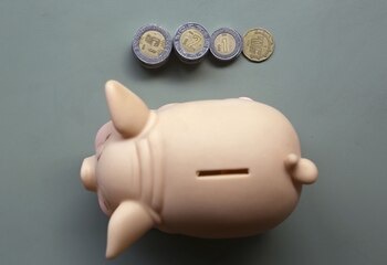 El peso mexicano es la decimoquinta moneda más negociada en el mundo. (Bloomberg)