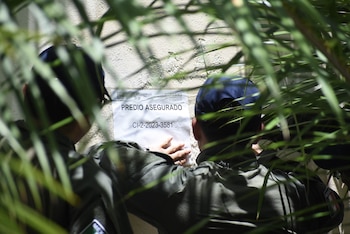 La Fiscalía General del Estado de Campeche encabezada por Renato Sales cateo varias propiedades del líder priista Alejandro Moreno Cárdenas como parte de la investigación que se le sigue del delito de enriquecimiento ilícito.