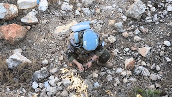 Un equipo de militares españoles desactiva los restos de un dron explosivo en Líbano que suponían todavía un riesgo