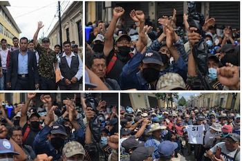Collage de cuatro fotografías de personas en una manifestación. Un grupo de hombres camina. Una multitud con puños en alto. Una pancarta blanca dice 'SI 6664'.