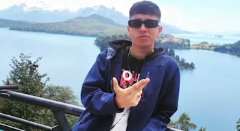 Thomas Octavo durante su viaje de egresados en Bariloche (Gentileza: Río Negro)