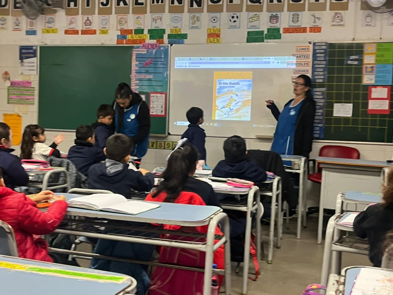 En el Colegio Madre Teresa, de Virreyes, hay cursos donde dos docentes enseñan juntas durante la mitad de la jornada completa.