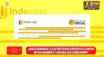 Pantalla de televisión con un documento de Indecopi sobre una denuncia y una barra roja con texto de noticia de Susan León