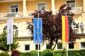 EFE/EPA/PHILIPP GUELLAND