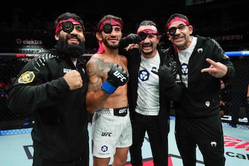 Reyes es entrenador por Javier