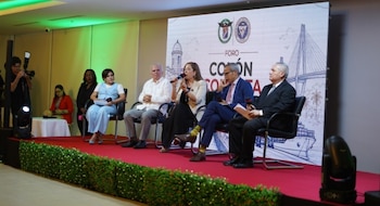 El foro planteó la necesidad de impulsar la deprimida economía de la provincia de Colón. (Cortesía)