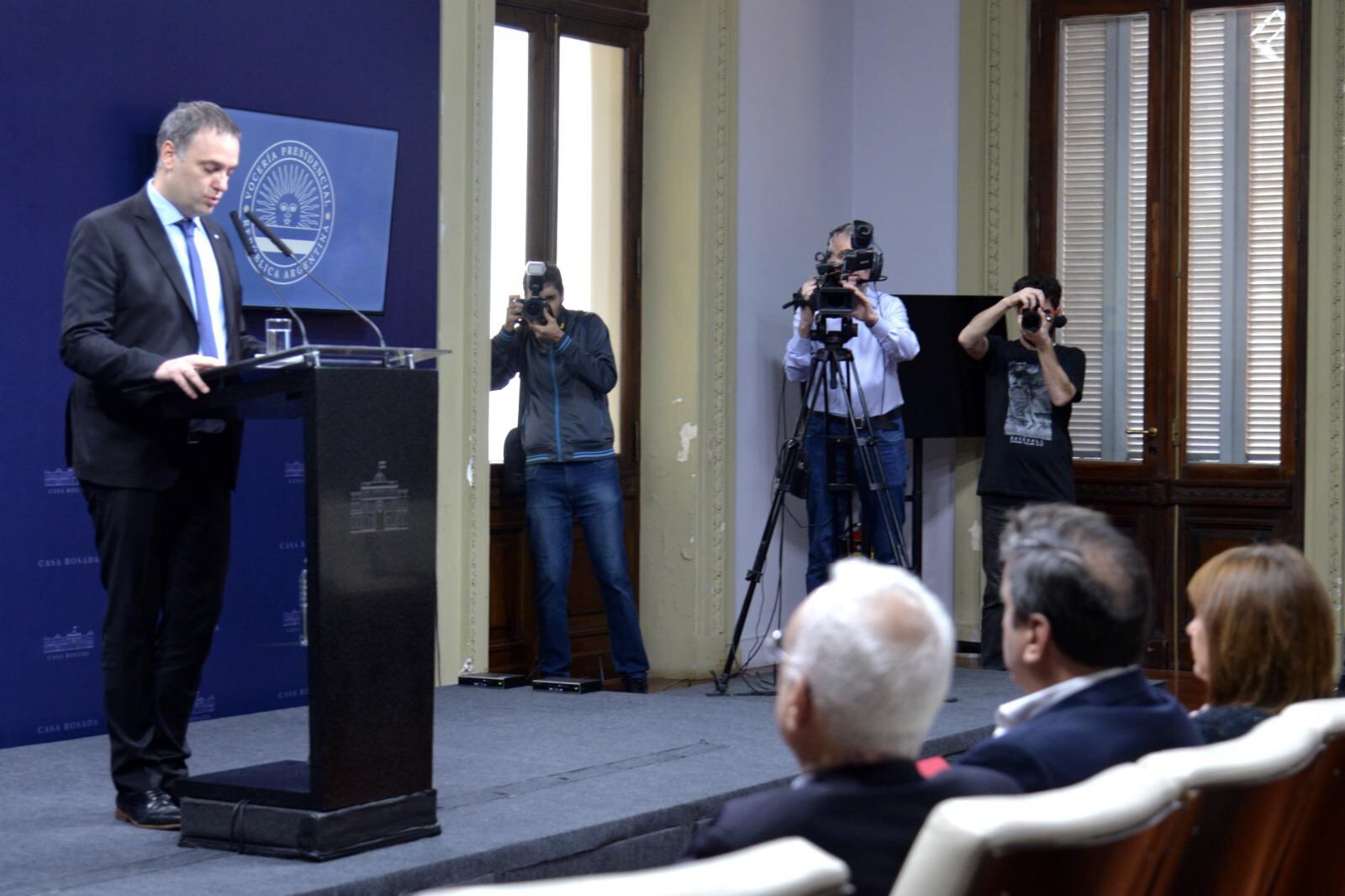 Conferencia de Manuel Adorni para anunciar el nuevo régimen migratorio