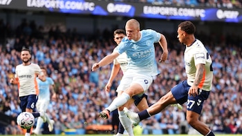 El Manchester City sigue marcando el ritmo y el Fulham de Arbeloa se hunde