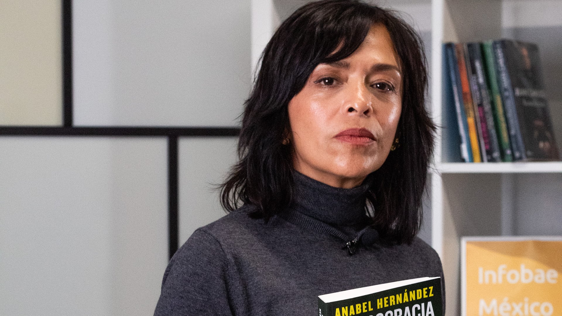 La periodista y escritora Anabel Hernández presenta su último libro