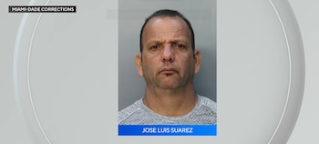 Fotografía de un hombre sobre un fondo gris con el rótulo Miami-Dade Corrections y una barra azul con el nombre Jose Luis Suarez