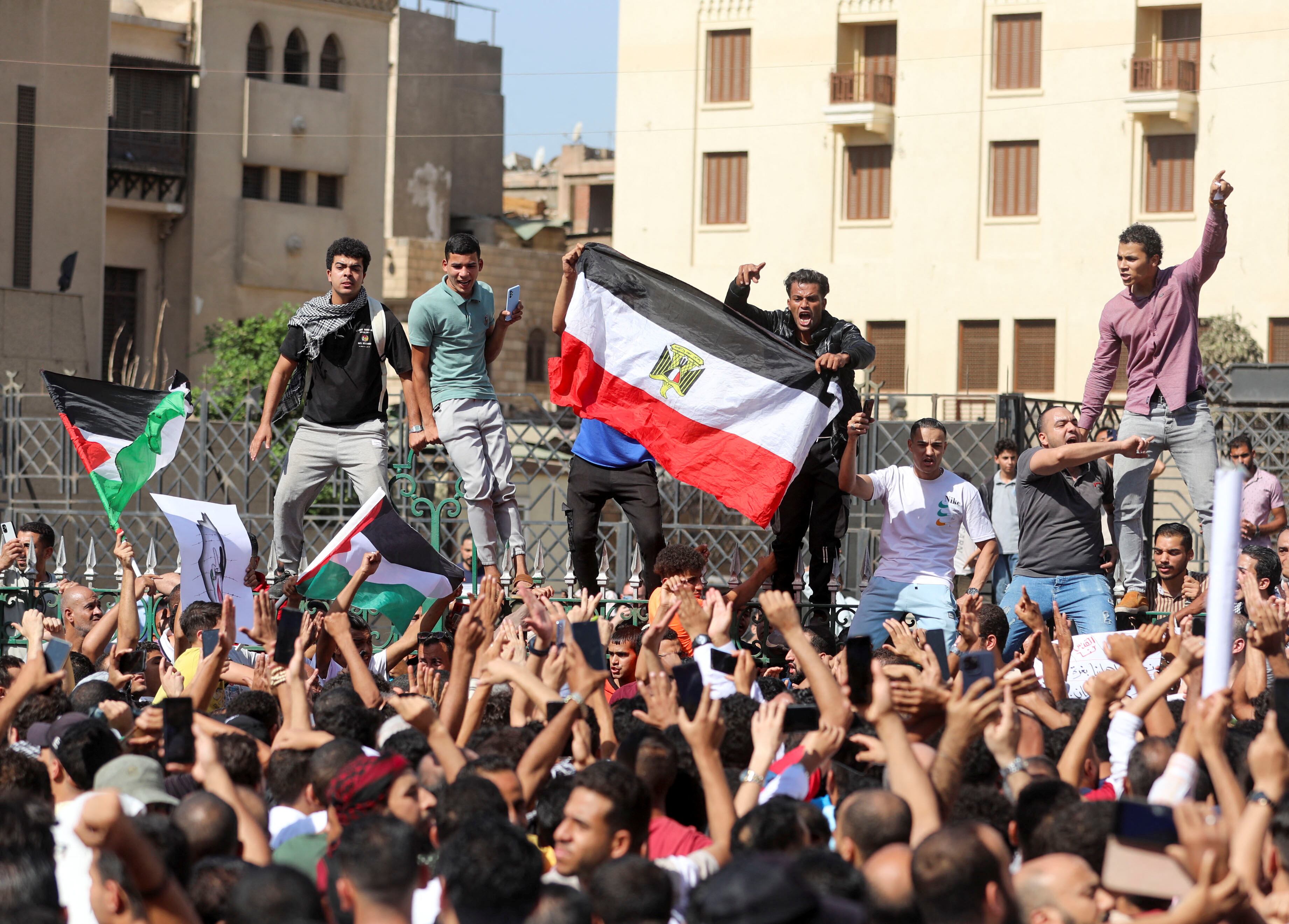 Dalia Ziada no puede volver a Egipto por las constantes amenazas y las acusaciones de