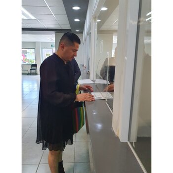 Jesús Baena recogiendo su acta