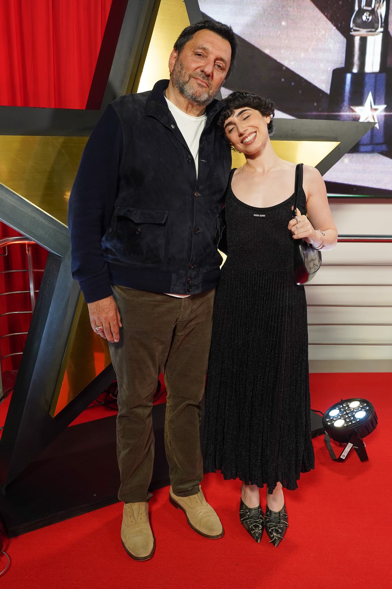 El empresario y productor Gabriel Hochbaum junto a su hija Zoe, quien es actriz, guionista y escritora