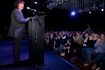 Patricia Bullrich habla en el