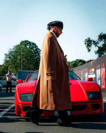 Lewis Hamiltona arribó con su Ferrari F40 a Monza para correr en la Fórmula 1