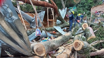 Mueren dos personas por caída
