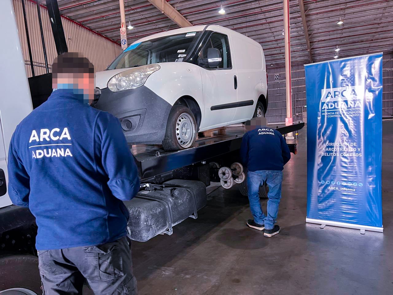La camioneta con MDMA en la grúa que la trasladó a Tecnopolis