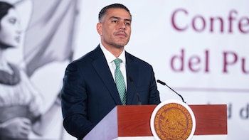 Las autoridades federales y estatales colaboran para esclarecer el ataque contra el restaurante El Camarón Guasaveño en Playa del Carmen. Crédito: Especial