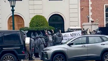 Protesta de Gandalf en la casa de Peter Thiel