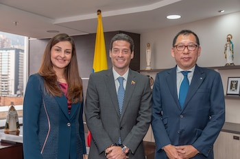 El ministro de Comercio, Industria y Turismo, Mauricio Gómez Amín, se reunió con representantes de Mazda para avanzar en las conversaciones que buscan explorar el regreso de la compañía a Colombia, tras los acercamientos iniciados durante la visita del Gobierno de Abelardo De La Espriella a Tokio - crédito Ministerio de Comercio, Industria y Turismo